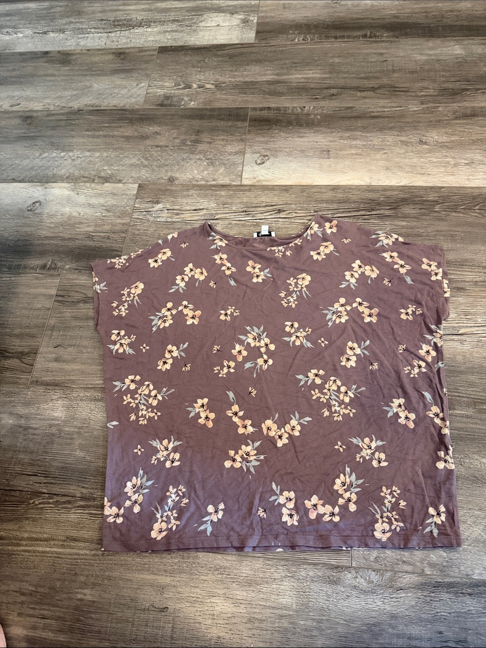 Reitmans Women's Mauve Floral Short-Sleeve Top - Casual Everyday Tee